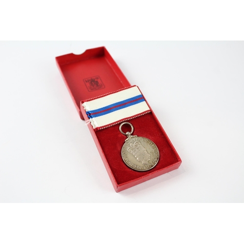 323 - Boxed ER.II 1977 Silver Jubilee Medal