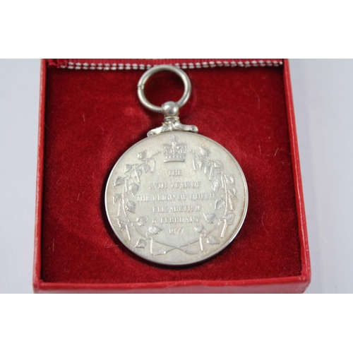 323 - Boxed ER.II 1977 Silver Jubilee Medal