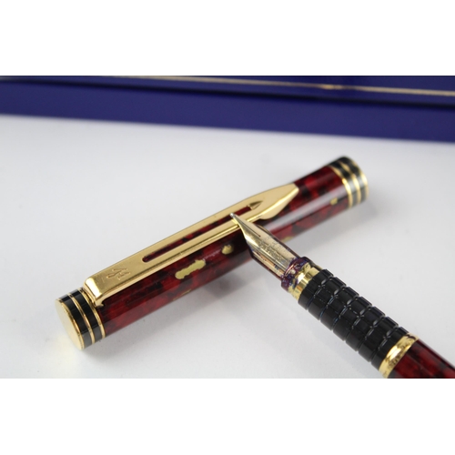 332 - Boxed Watermans Fountain Pen with 18ct Gold Nib