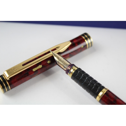 332 - Boxed Watermans Fountain Pen with 18ct Gold Nib