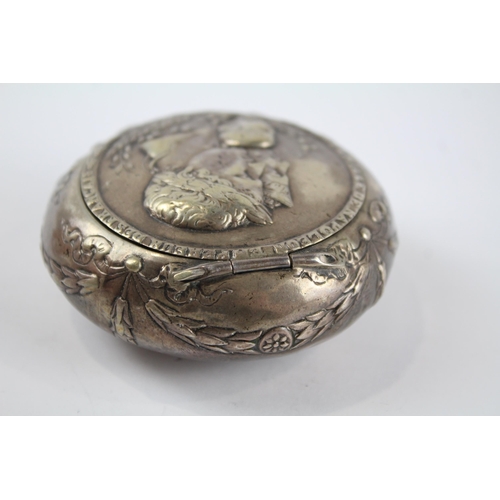 353 - Antique / Vintage .800 Continental Silver Figural Squeeze Action Snuff Box (63g)