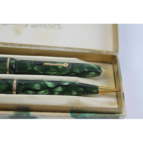 451 - 2 x Vintage Conway Stewart Dinkie Fountain Pens w/ 14ct Gold Nibs Writing