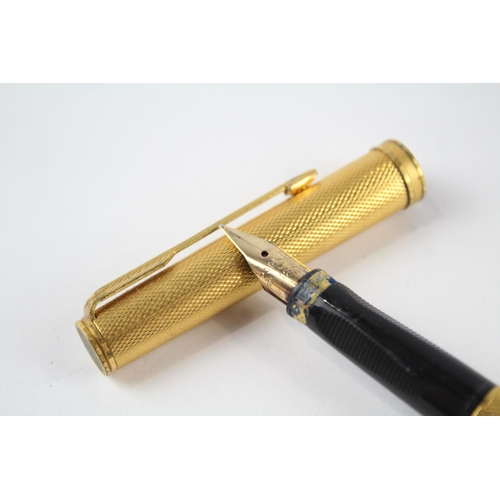 460 - Vintage PARKER Premier Gold Plated Fountain Pen w/ 18ct Gold Nib WRITING