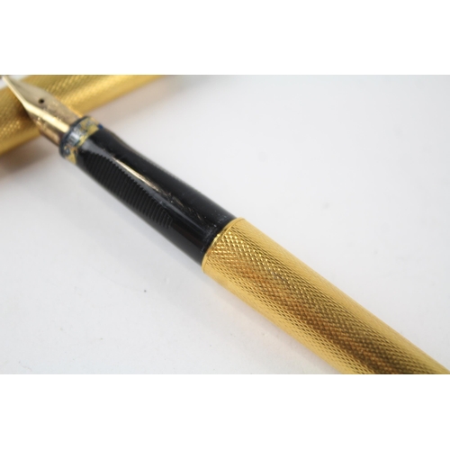 460 - Vintage PARKER Premier Gold Plated Fountain Pen w/ 18ct Gold Nib WRITING