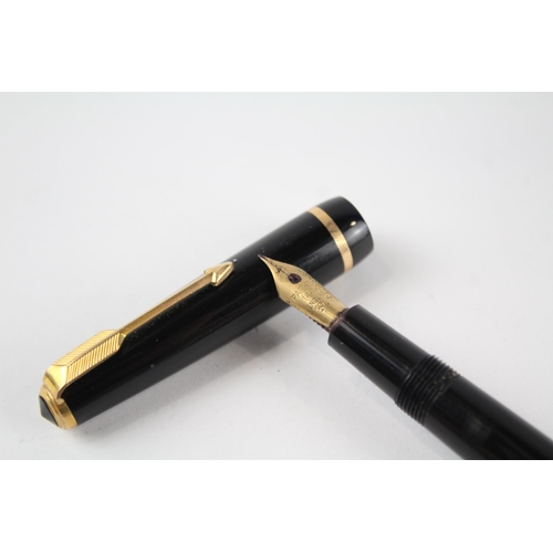 467 - Vintage PARKER Victory Black FOUNTAIN PEN w/ 14ct Gold Nib WRITING