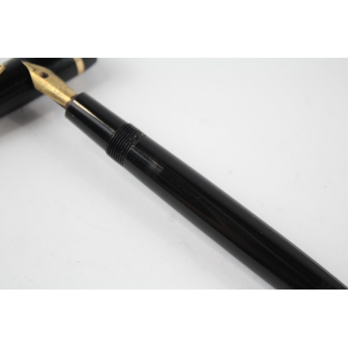 467 - Vintage PARKER Victory Black FOUNTAIN PEN w/ 14ct Gold Nib WRITING