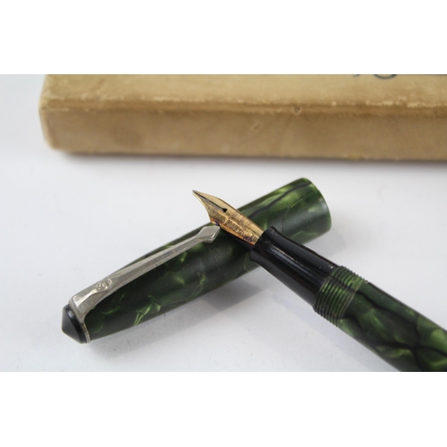 471 - Vintage CONWAY STEWART 15 Green FOUNTAIN PEN w/ 14ct Gold Nib WRITING Boxed