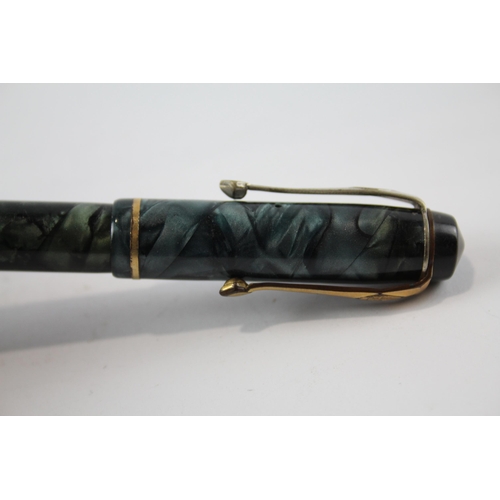 493 - Vintage CONWAY STEWART 476 Green FOUNTAIN PEN w/ 14ct Gold Nib WRITING