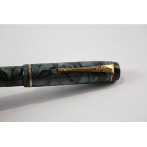 493 - Vintage CONWAY STEWART 476 Green FOUNTAIN PEN w/ 14ct Gold Nib WRITING