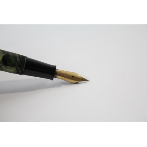 494 - Vintage CONWAY STEWART 85 Green FOUNTAIN PEN w/ 14ct Gold Nib WRITING