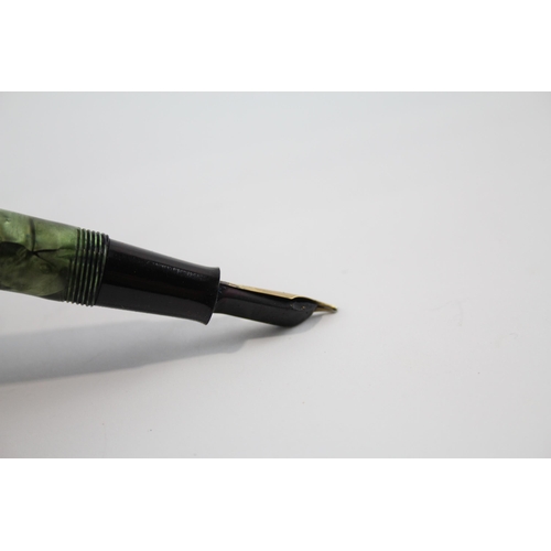 494 - Vintage CONWAY STEWART 85 Green FOUNTAIN PEN w/ 14ct Gold Nib WRITING