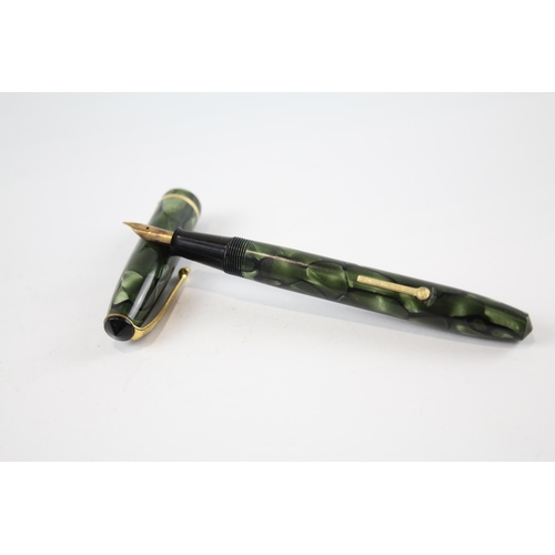 495 - Vintage CONWAY STEWART 15 Green FOUNTAIN PEN w/ 14ct Gold Nib WRITING