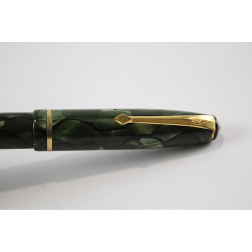 495 - Vintage CONWAY STEWART 15 Green FOUNTAIN PEN w/ 14ct Gold Nib WRITING