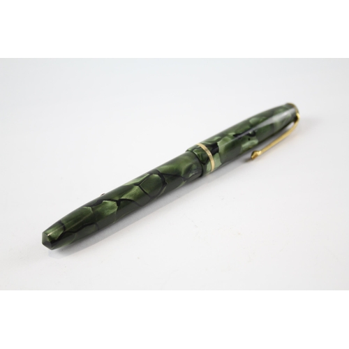 495 - Vintage CONWAY STEWART 15 Green FOUNTAIN PEN w/ 14ct Gold Nib WRITING