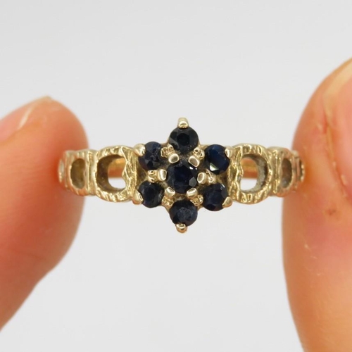 18 - 9ct gold sapphire floral cluster ring (2g) Size  P 1/2