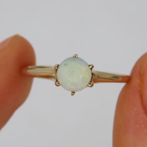 137 - 14ct gold single stone opal ring (2.7g) Size  R