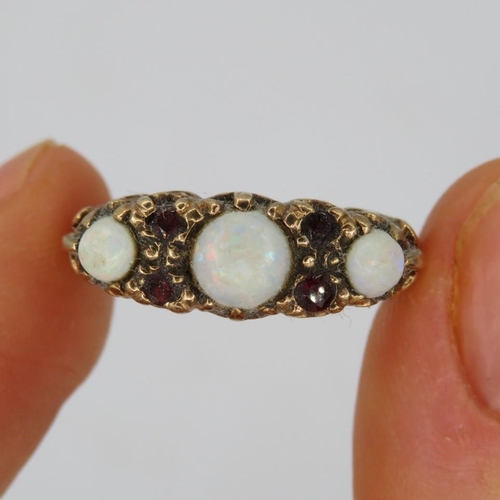 140 - 9ct gold opal & garnet antique ring (3g) Size  L