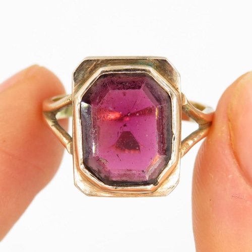 87 - 9ct gold vintage garnet dress ring (3.8g) Size  N