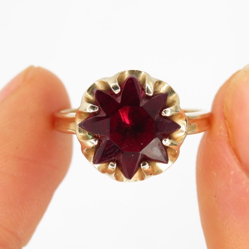 89 - 9ct gold vintage modernist garnet ring (3.1g) Size  L