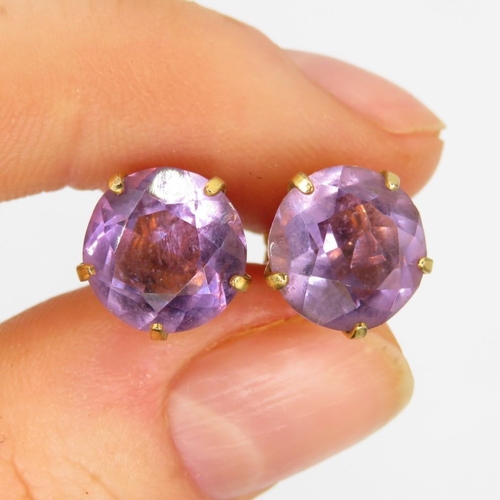 93 - 9ct gold vintage amethyst paired stud earrings (2.9g)