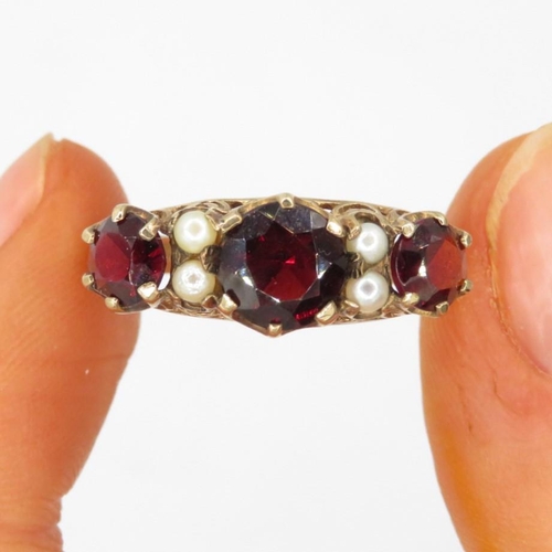 152 - 9ct gold garnet & pearl antique ring (2.9g) Size  M 1/2