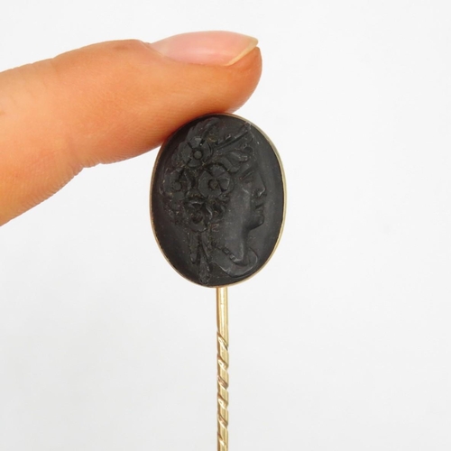 155 - 8ct gold carved cameo black onyx tie pin (3.5g)