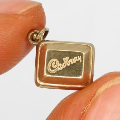 185 - 9ct gold vintage Cadbury chocolate charm (0.5g)