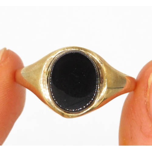 191 - 9ct gold vintage onyx signet ring (2.7g) Size  Z