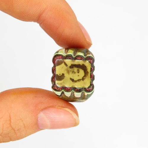 215 - Early plastic mourning ring with photo (1g)