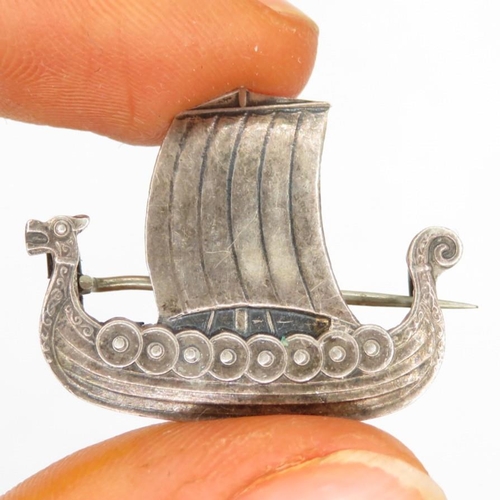 251 - Silver Viking ship brooch by Norwegian maker Askel Holmsen (4g)