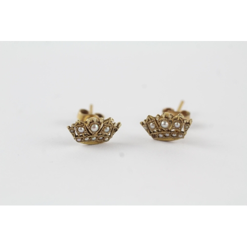 113 - 9ct gold seed pearl crown stud earrings (1.3g)