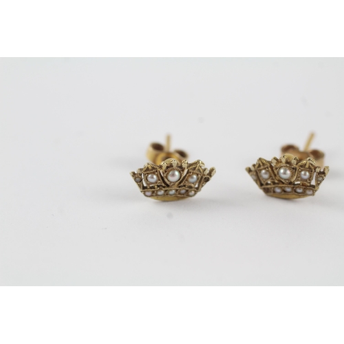 113 - 9ct gold seed pearl crown stud earrings (1.3g)