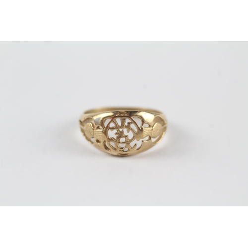 126 - 9ct gold pierced ring (1.5g) Size  G