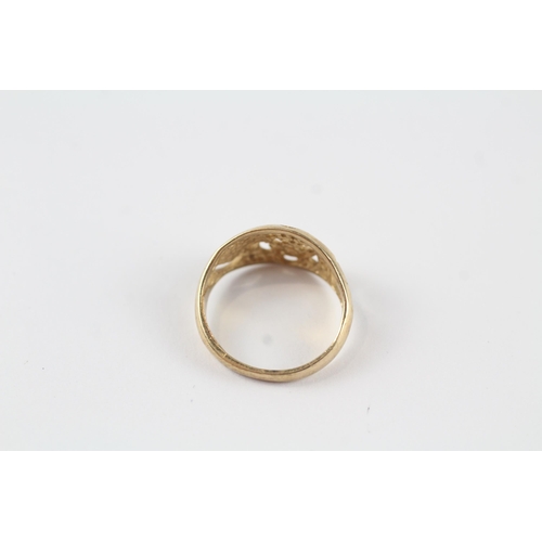 126 - 9ct gold pierced ring (1.5g) Size  G