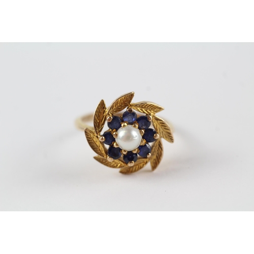 134 - 9ct gold sapphire & cultured pearl vintage dress ring (3.1g) Size  L