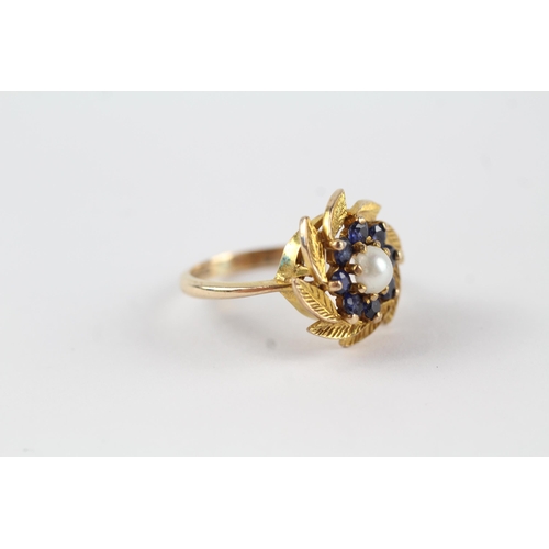 134 - 9ct gold sapphire & cultured pearl vintage dress ring (3.1g) Size  L