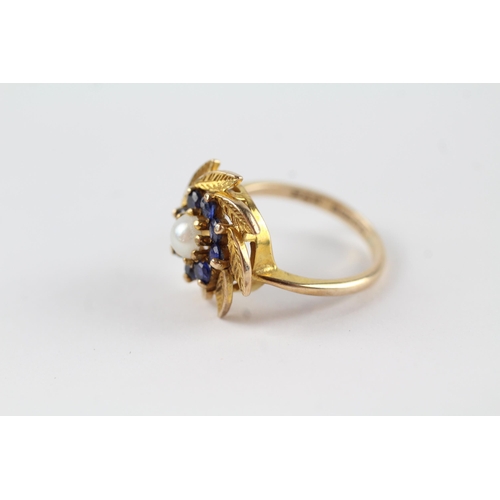 134 - 9ct gold sapphire & cultured pearl vintage dress ring (3.1g) Size  L