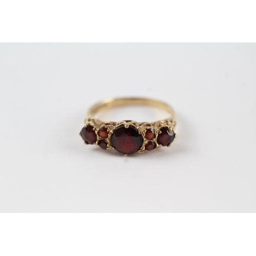 161 - 9ct gold garnet antique ring (2.4g) Size  O