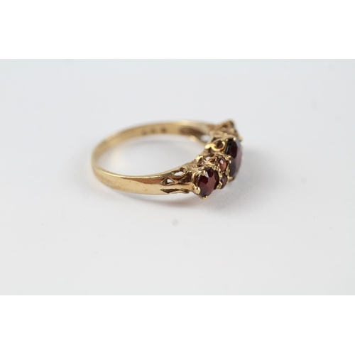 161 - 9ct gold garnet antique ring (2.4g) Size  O