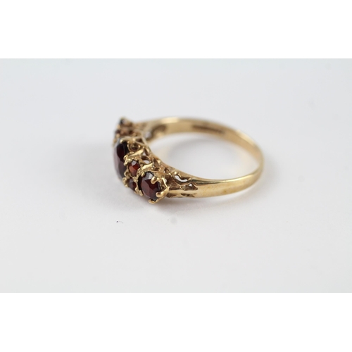 161 - 9ct gold garnet antique ring (2.4g) Size  O