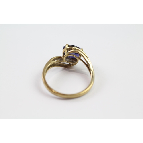 184 - 9ct gold diamond & iolite twist ring (2.8g) Size  Q 1/2