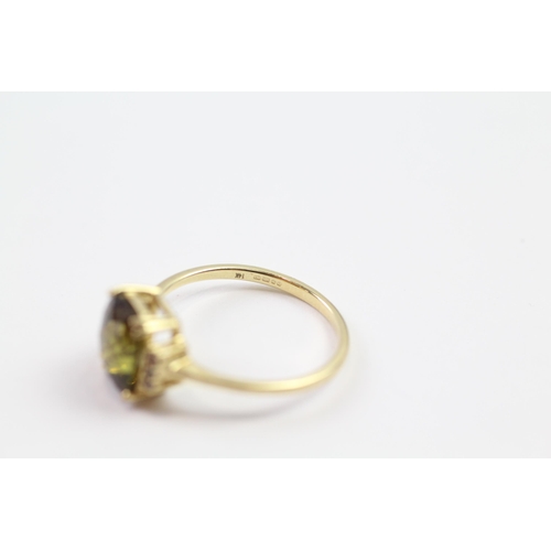 185 - 14ct gold green tourmaline single stone ring with brown gemstone sides (2.4g) Size  N 1/2