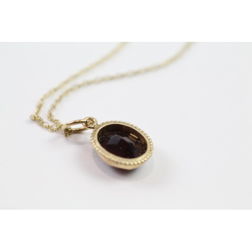 186 - 9ct gold garnet pendant necklace (1.6g)