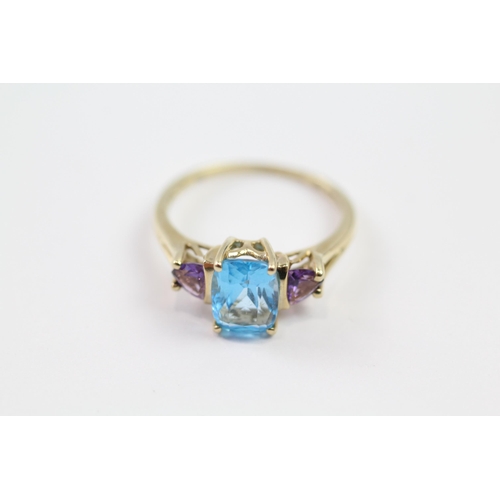 195 - 9ct gold blue topaz & amethyst three stone ring (2.3g) Size  O