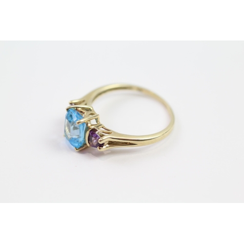 195 - 9ct gold blue topaz & amethyst three stone ring (2.3g) Size  O