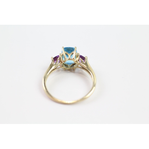 195 - 9ct gold blue topaz & amethyst three stone ring (2.3g) Size  O