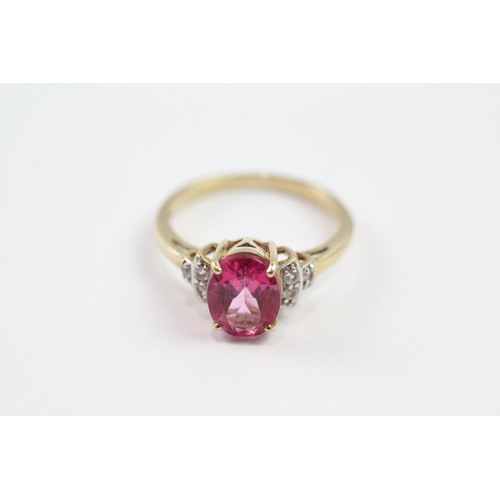 197 - 9ct gold coated pink topaz single stone ring with white gemstone sides (2.4g) Size  M