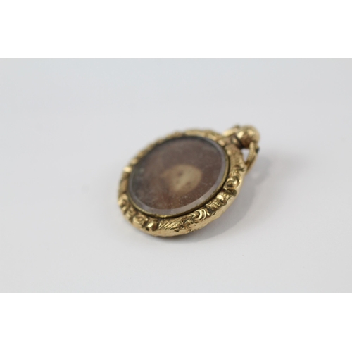 38 - 9ct gold antique etched sweetheart fob (4.9g)