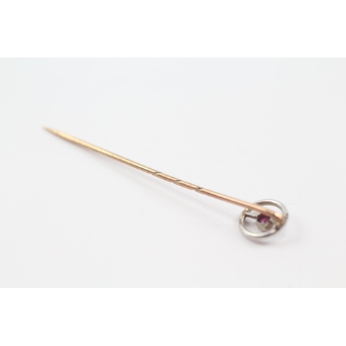 62 - 9ct gold antique stick pin w/ .800 platinum head & synthetic ruby inlay (1g)