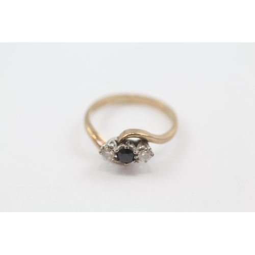 8 - 9ct gold antique diamond & sapphire offset trilogy ring (1.8g) Size  K